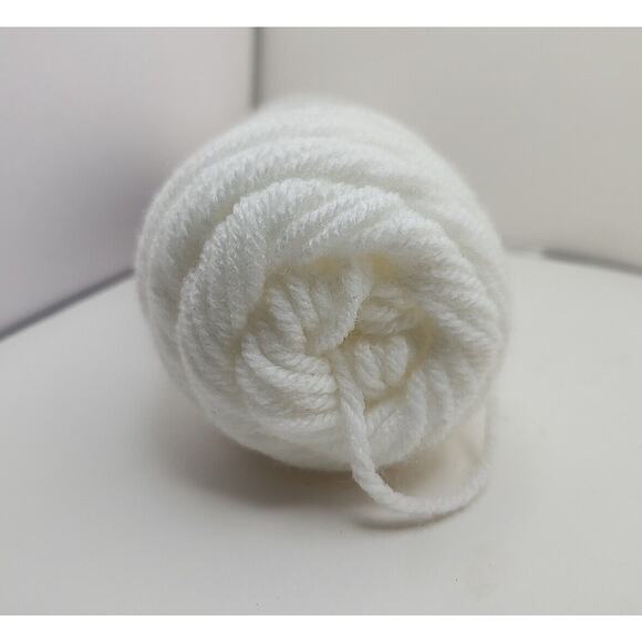 RED HEART SUPER SAVER in White 311 3oz No Dye Lot 100% Acrylic Worsted 4 PLY USA - Picture 7 of 7